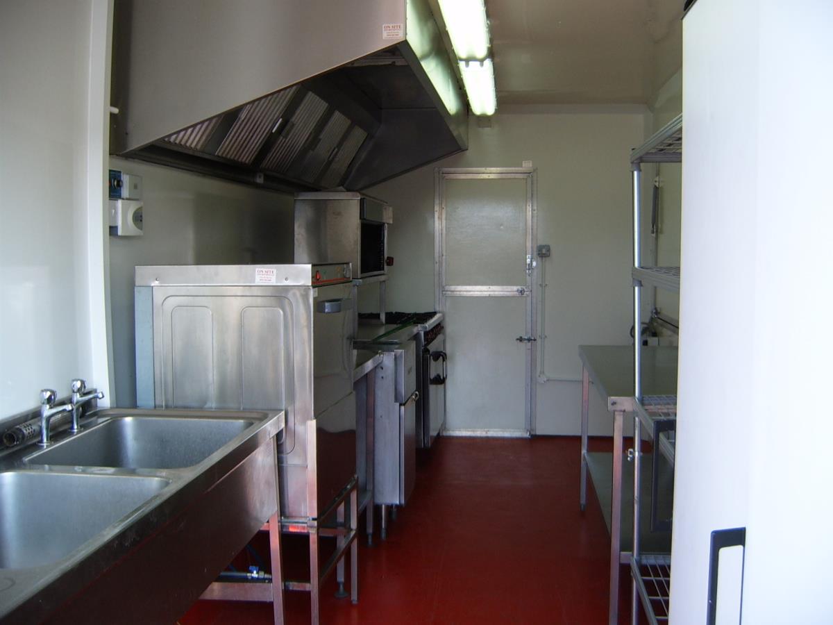 With the hatches closed, it can accommodate more equipment to provide an all-in-one temporary or emergency kitchen.